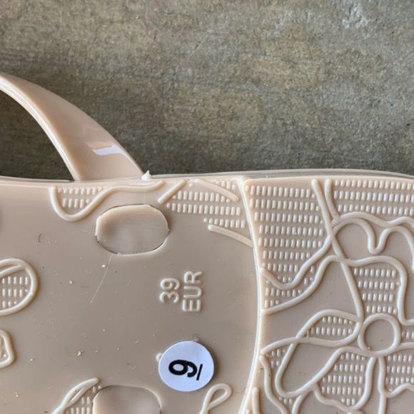 Cream + gold Rockstud Bow Beige Jelly Sandals NWOB - Picture 11 of 12